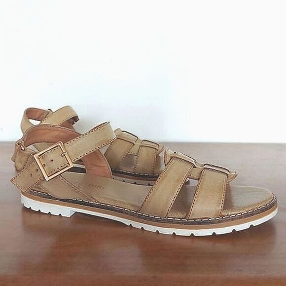 Chelsee Girl Diane oatmeal faux leather sandals 6.5 - Picture 2 of 15